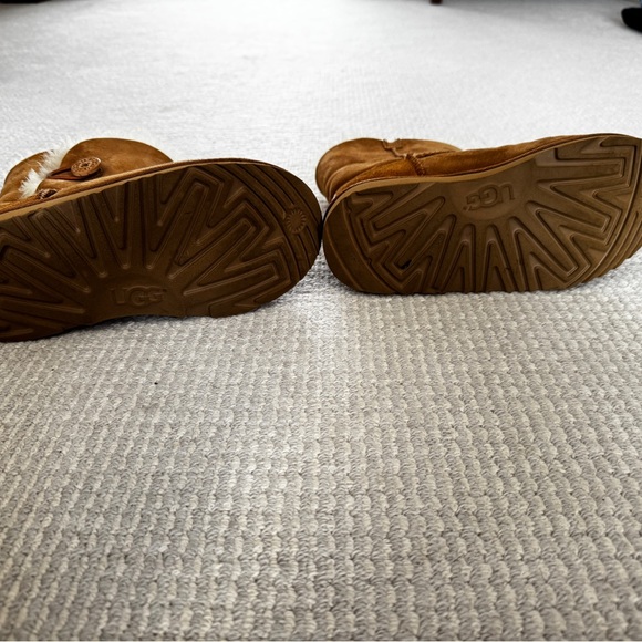 Ugg Shearling Kids Boots - Picture 4 of 8